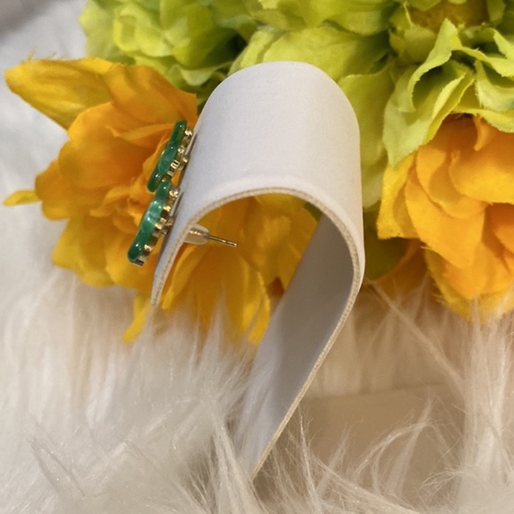 Lucky Green Shamrock Four Leaf Clover Stud Pearl Resin Earrings NEW! - Picture 2 of 4